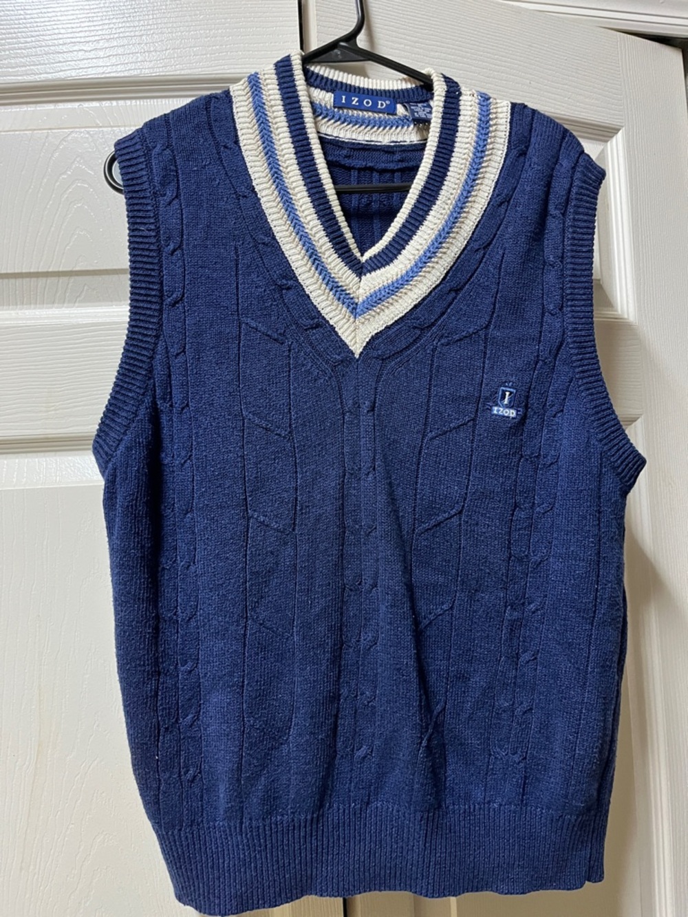 Vintage IZOD medium Men’s Navy Cable Knit V-Neck Sweater Vest .